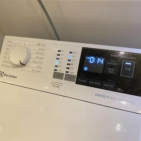 Hhh Perfect Location Right In Center, Walking Distance To Kamppi And Railway Station Helsingfors